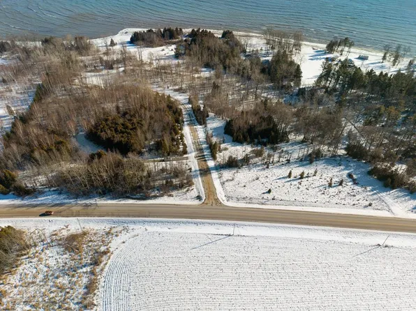 2 Bluff View Ct, Algoma, WI 54201