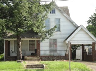 402 W Maple St, Centerville, IA 52544