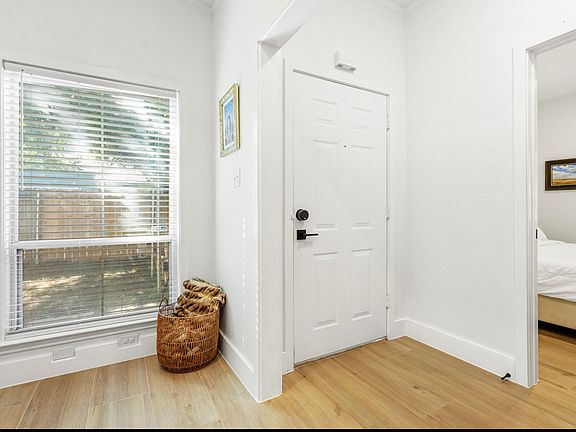 5th image of 433 Towne Park Trl #433