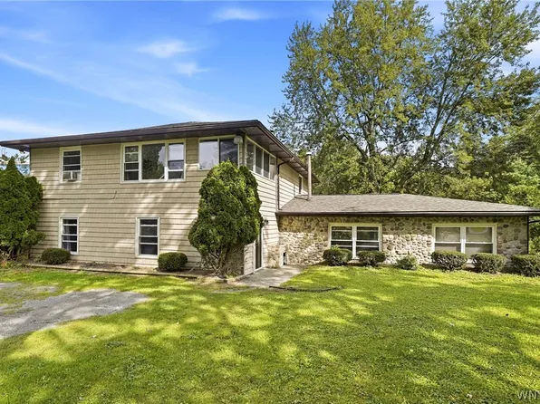1153 Boncliff Dr, Alden, NY 14004