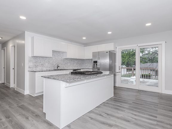 3rd image of 707 Chester Dr