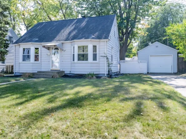 912 Botham Ave, Saint Joseph, MI 49085