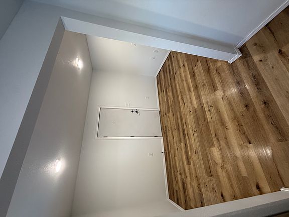 4th image of 323 Seward Ave #1