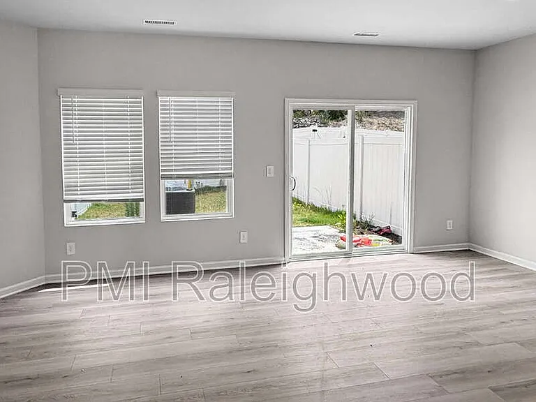 671 Rolling Fields Dr — Photo 10