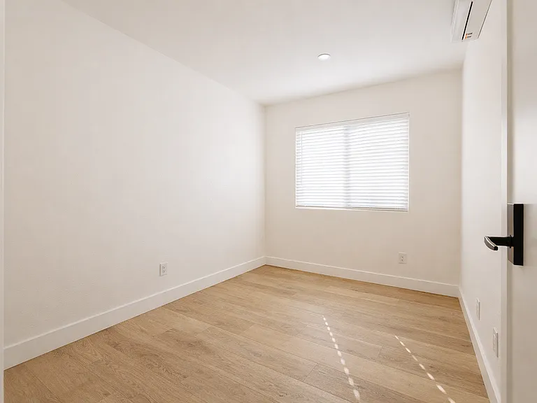 1803 Oxford St — Photo 36