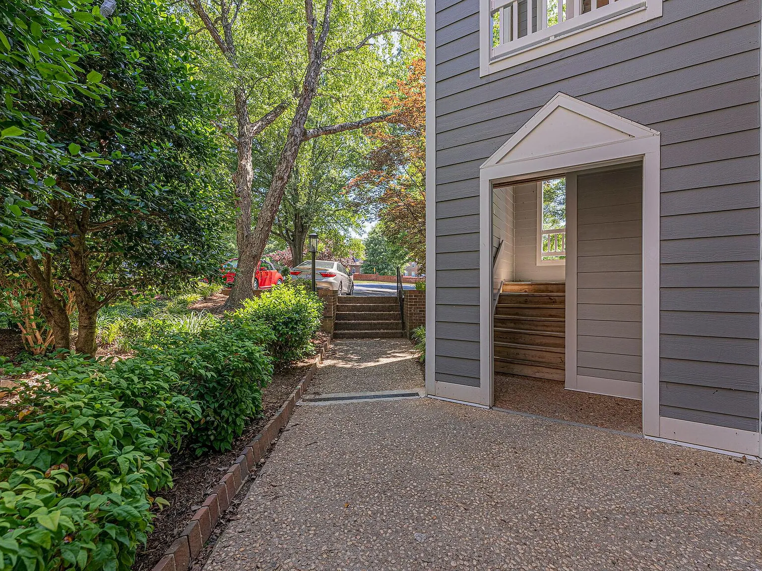 2 bed, 1120 sqft, $2,050 — Photo 3