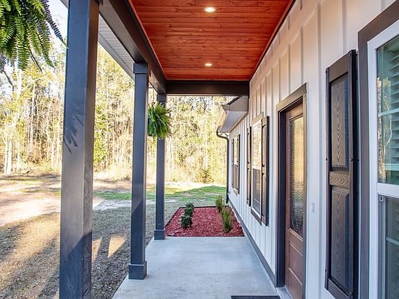 3rd image of 823 Meridian Rd