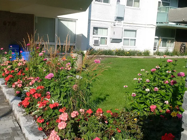 670 Parliament St — Photo 12
