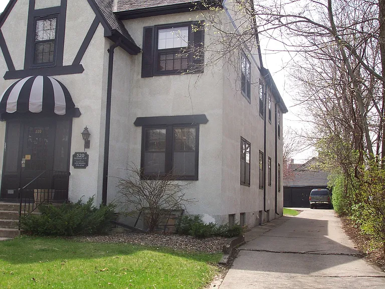 520 5th St SE — Photo 2