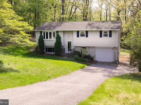 2322 Susanann Dr, Hampstead, MD 21074