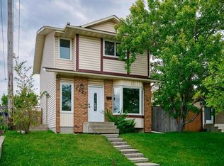 6827 N 37th Ave NE, Calgary, AB T1Y 4Y7