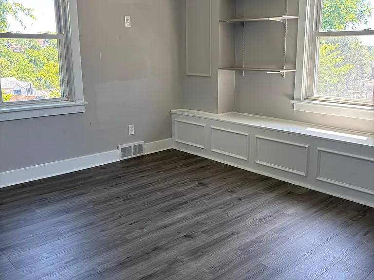 2823 Clermont Ave — Photo 31