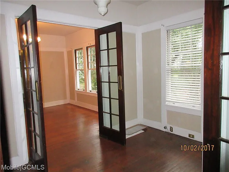 1576 Dauphin St — Photo 2