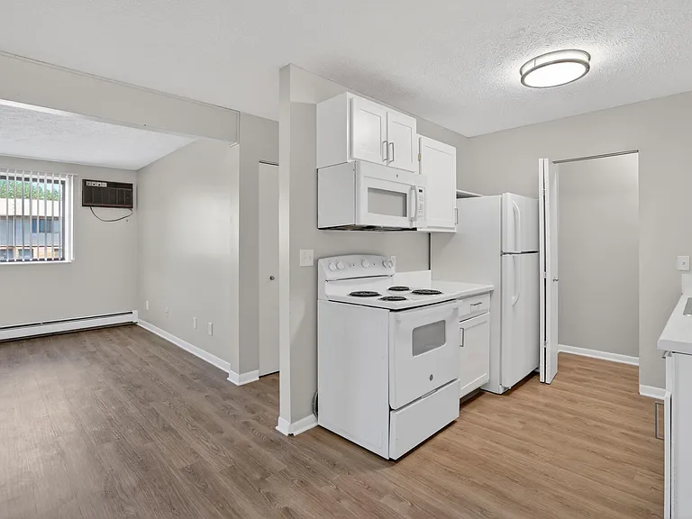 Lakeside Apartments — Photo 9