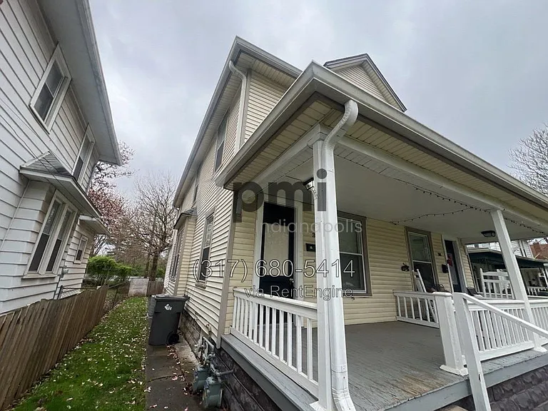 32 N Irvington Ave — Photo 2