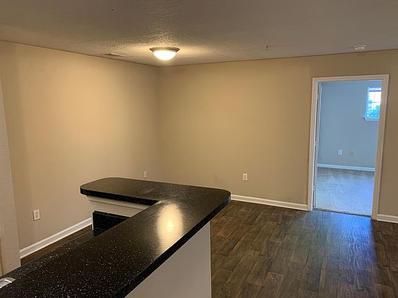 4th image of 213 Southpoint Crossing Dr
