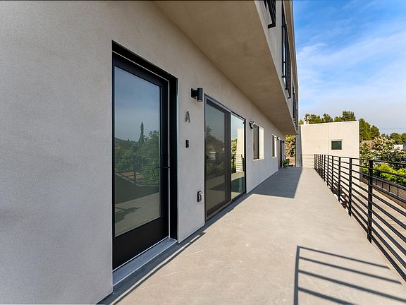 4th image of 2155 Glenada Ave #A