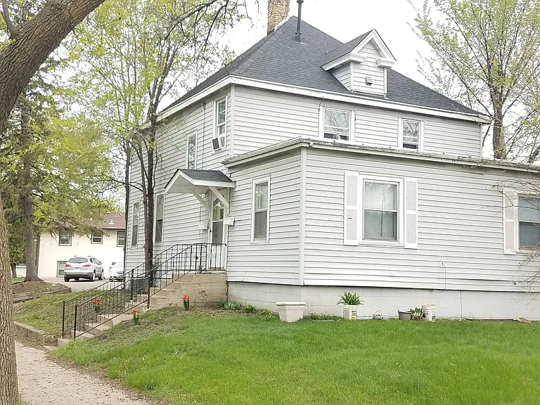 416 Broadway St NE #2 — Photo 2