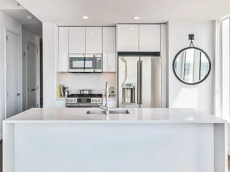515 W 36th St #27C — Photo 4