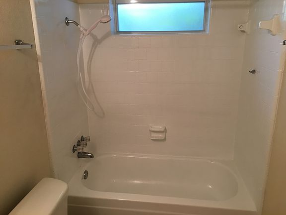 GK - front bath tub/shower