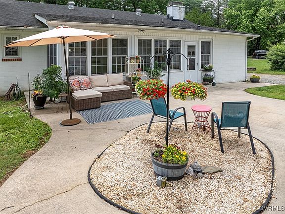 3rd image of 7478 Lou Ln
