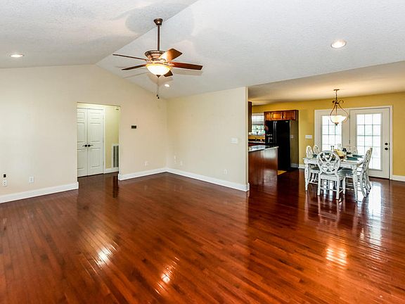 5th image of 115 Rockwell Blvd