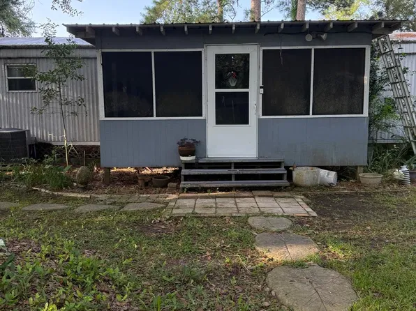 307 E Oak Ave, Winnie, TX 77665