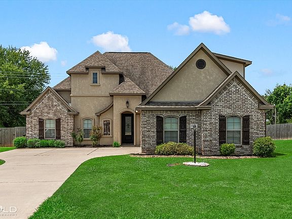 4th image of 1002 Green Wood Cir