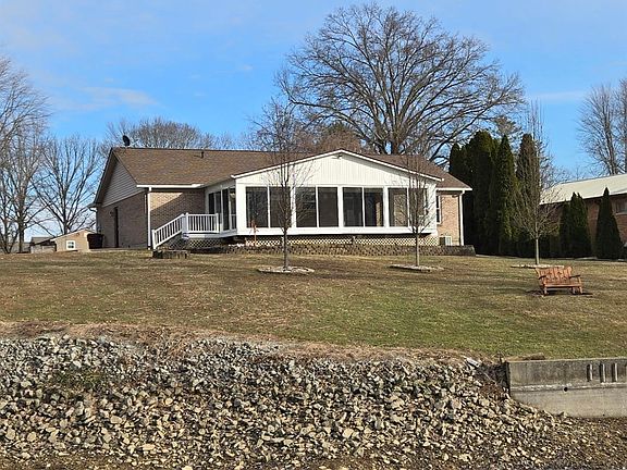 3rd image of 114 Munster Dr