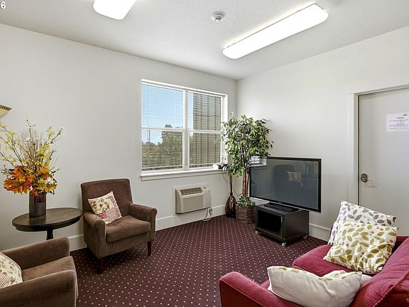 5th image of 400 NE 100th Ave APT 101