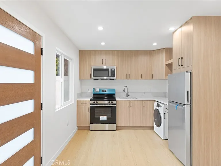 22609 1/2 Mariano St — Photo 3