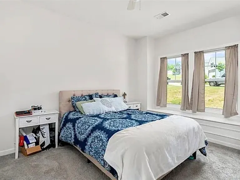 490 Twin View Dr — Photo 16