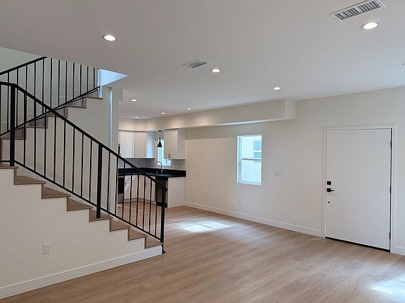 4th image of 5815 Tampa Ave #2