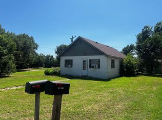 617 N Miller St, Vici, OK 73859