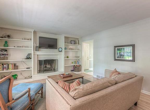 4th image of 9937 McGee St