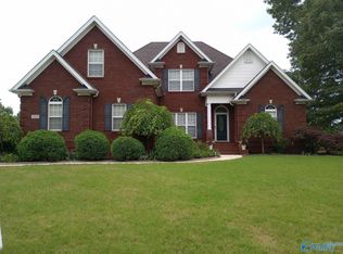 1815 Pin Oak Cir, Decatur, AL 35603