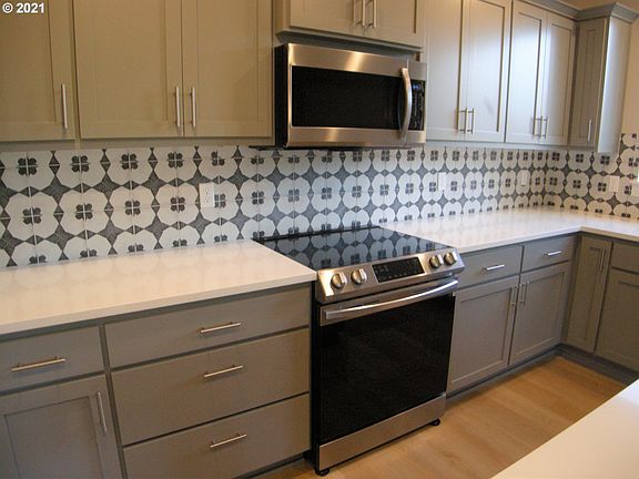 5th image of 439 NW Garibaldi St