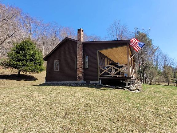 5th image of 442 Spurr St