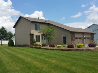 1173 Grovewood Dr, Tallmadge, OH 44278
