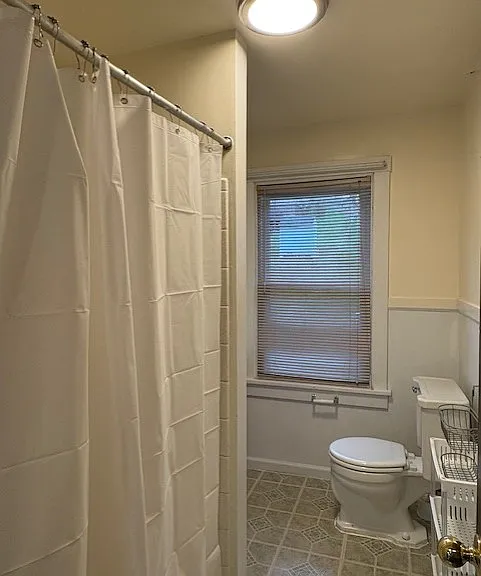 Full bathroom with tub/shower combo