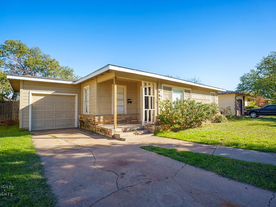 1st image of 809 Buccaneer Dr