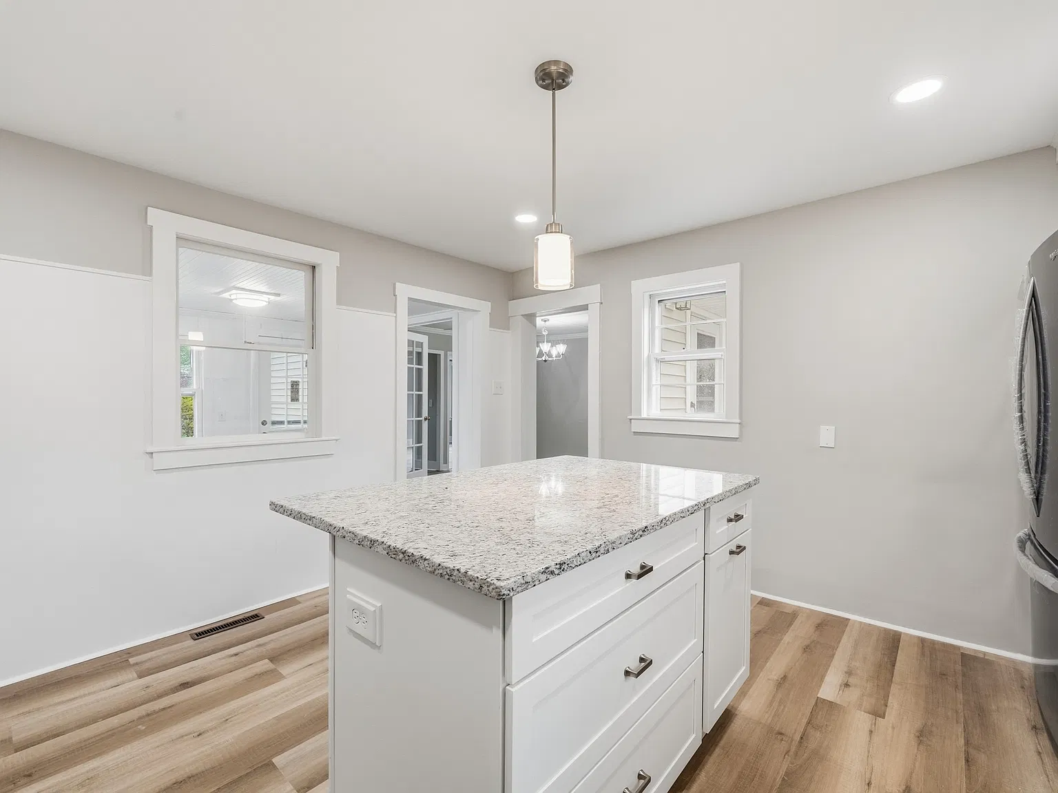 3 bed, 1434 sqft, $4,200 — Photo 3