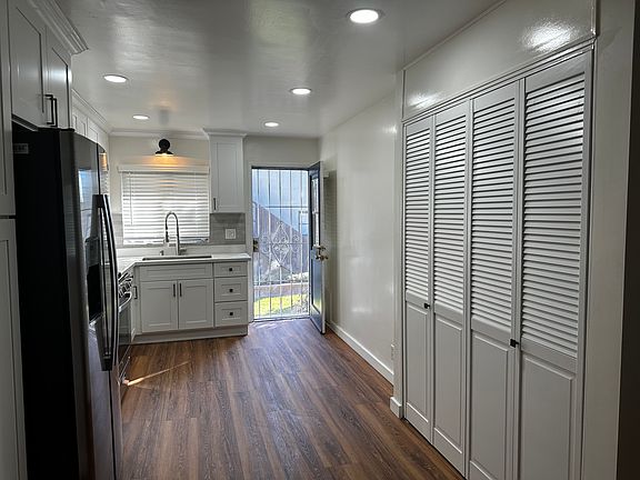 2nd image of 741 Barris Dr #1/2