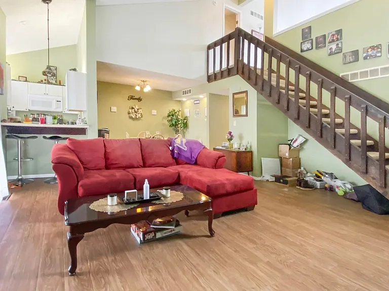 2105 Melrose Dr — Photo 4