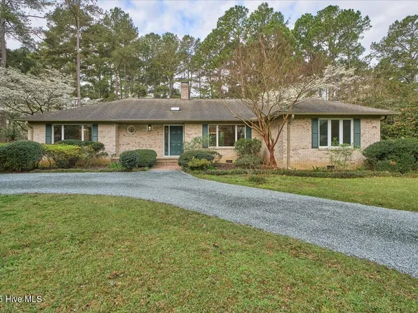 40 Bogie Drive, Whispering Pines, NC 28327