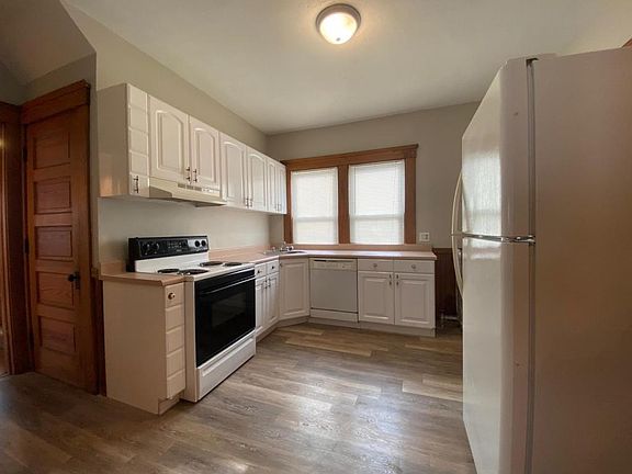 2nd image of 3322 W 41st St