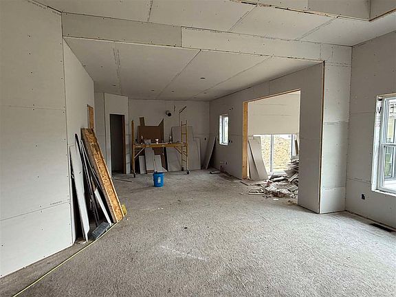 3rd image of 60 S Seven Oaks Rd
