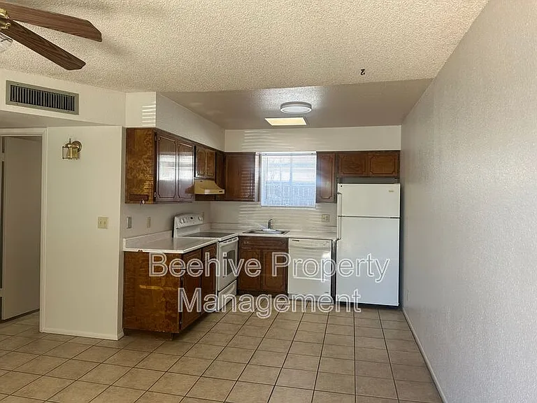 539 1/2 E 2nd Ave #2 — Photo 4