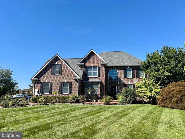 3325 Muirfield Dr, Chambersburg, PA 17202