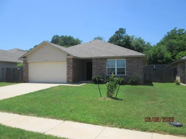 208 Tuscany Cir, Noble, OK 73068